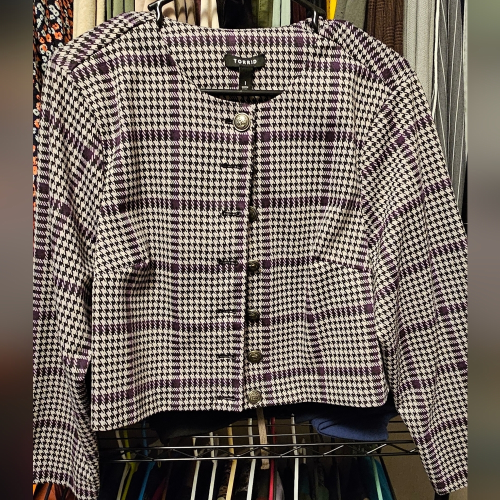EUC Torrid Black, Purple, and White Houndstooth Cropped Blazer